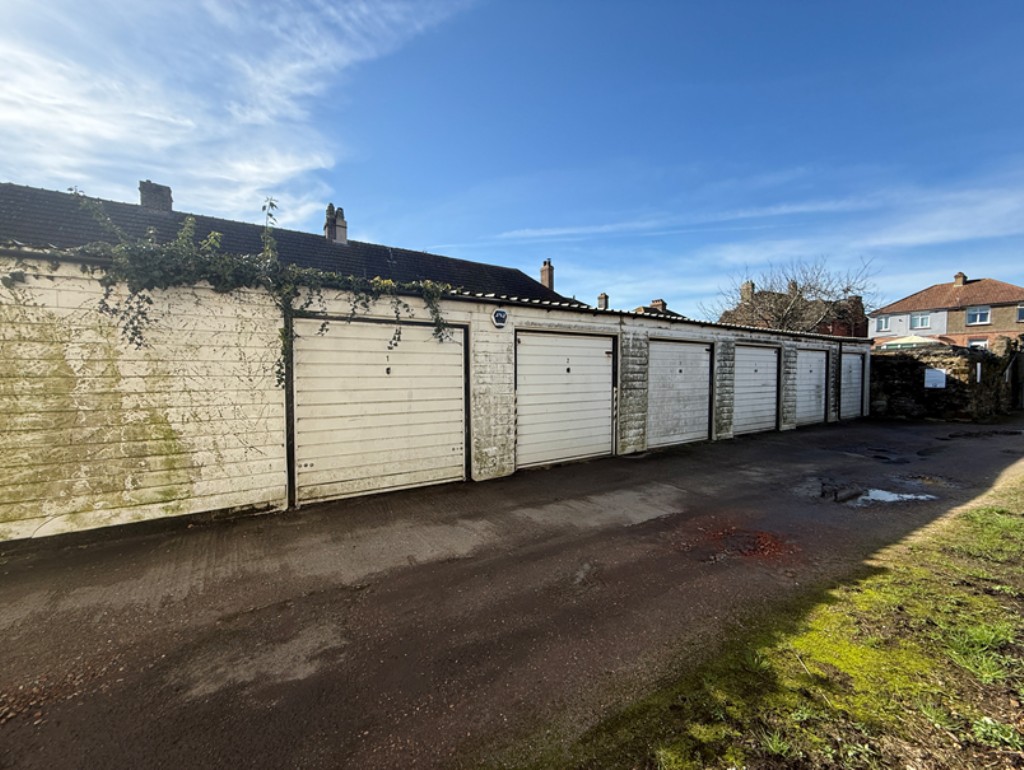 Lot: 65 - BLOCK OF NINE TERRACE GARAGES FOR INVESTMENT - Block of six garages